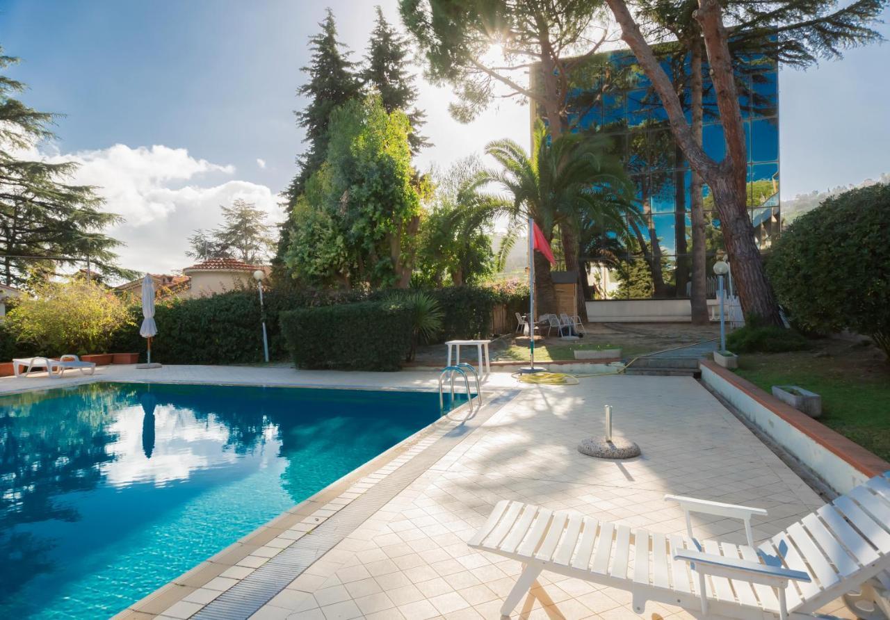 I Giardini Del Sole Con Piscina By Wonderful Italy Sanremo Exterior foto